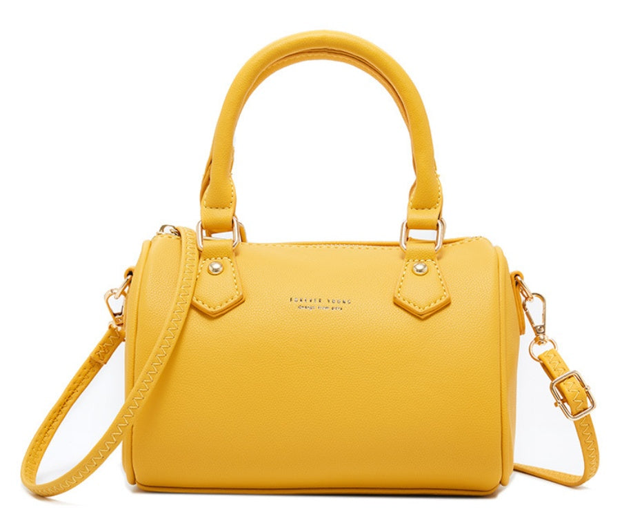 Elegante hellbraune Kissentasche für Damen – schicke diagonale Handtasche für den Alltagsstil.