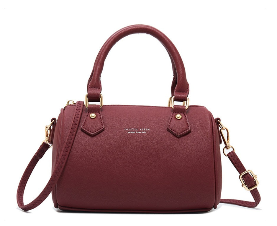 Elegante hellbraune Kissentasche für Damen – schicke diagonale Handtasche für den Alltagsstil.